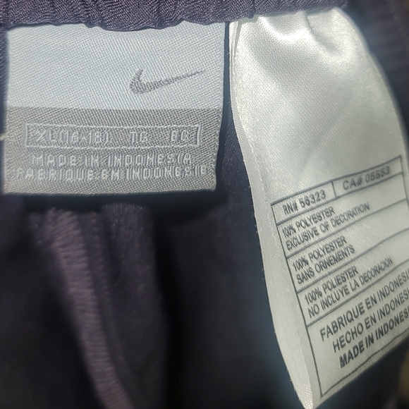 Nike Capri color gray and Stripes color white and purple - Picture 2 of 9